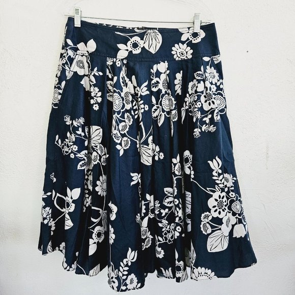 Josephine Chaus Woman Navy Floral Full Pleat Skirt Flowy 8 Knee Pockets Cotton - Picture 2 of 7
